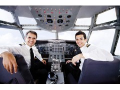 PILOTO PRIVADO DE AVIÃO