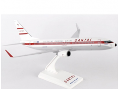Skymarks Quantas Boeing 737-800 - Retro Livery Plastic Model Scale 1:130